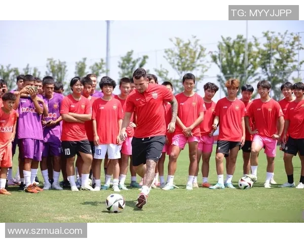 足球球星学历揭秘他们在绿茵场外的人生道路与教育背景