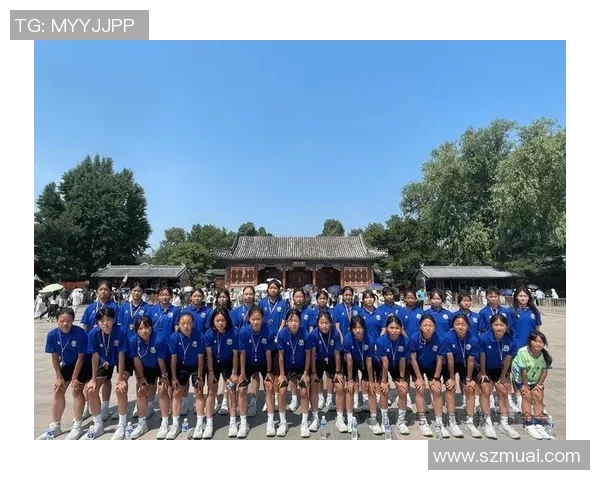 女足球星签字仪式引领新时代女性体育风潮 球场内外风采尽显